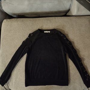 long sleeve black sweatshirt